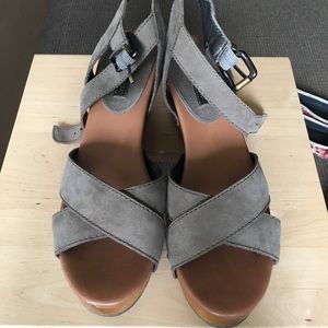 Banana Republic Molly Wedges, size 8, desert green